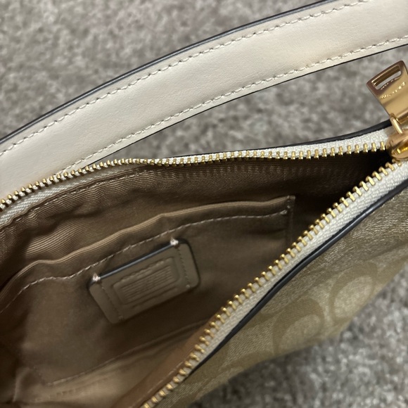 Coach tan baguette purse - Picture 3 of 3
